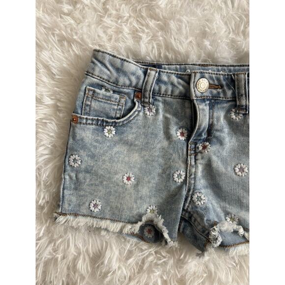 Cat & Jack Girls Sz. 4/5 Flower Design “ Short” Jean Shorts. Cute, Comfortable - Picture 3 of 9